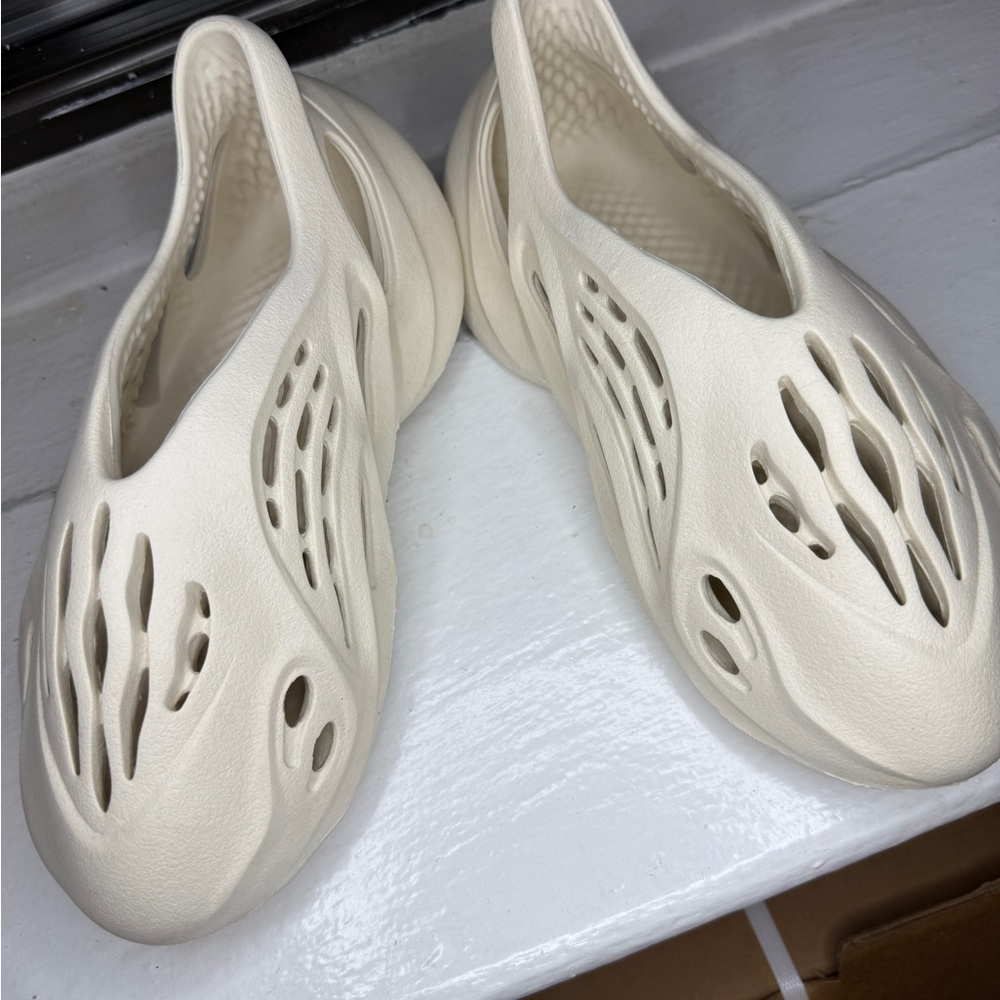 Adidas Yeezy Foam Runner Akarat Men Size 5